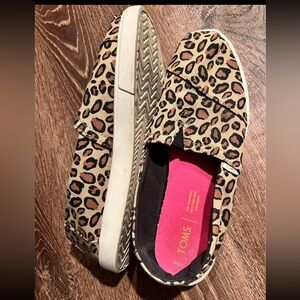 Woman’s Toms size 8.5